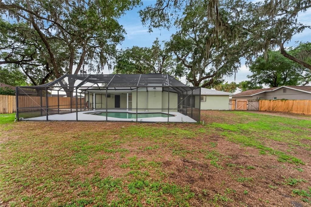 Activo con contrato: $420,000 (4 camas, 2 baños, 1713 Pies cuadrados)