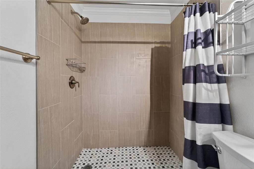 Activo con contrato: $420,000 (4 camas, 2 baños, 1713 Pies cuadrados)