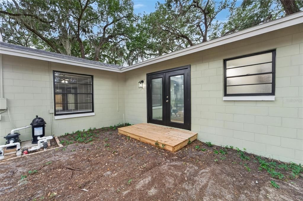 Activo con contrato: $420,000 (4 camas, 2 baños, 1713 Pies cuadrados)