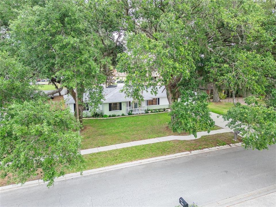 Activo con contrato: $420,000 (4 camas, 2 baños, 1713 Pies cuadrados)