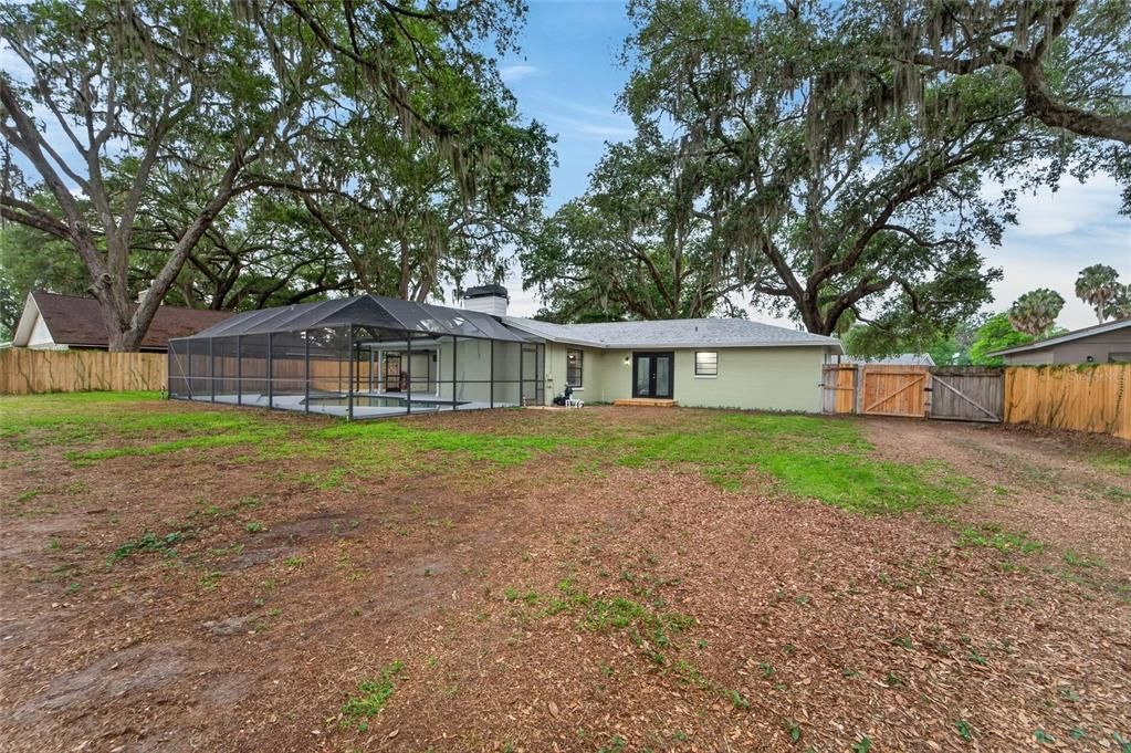 Activo con contrato: $420,000 (4 camas, 2 baños, 1713 Pies cuadrados)