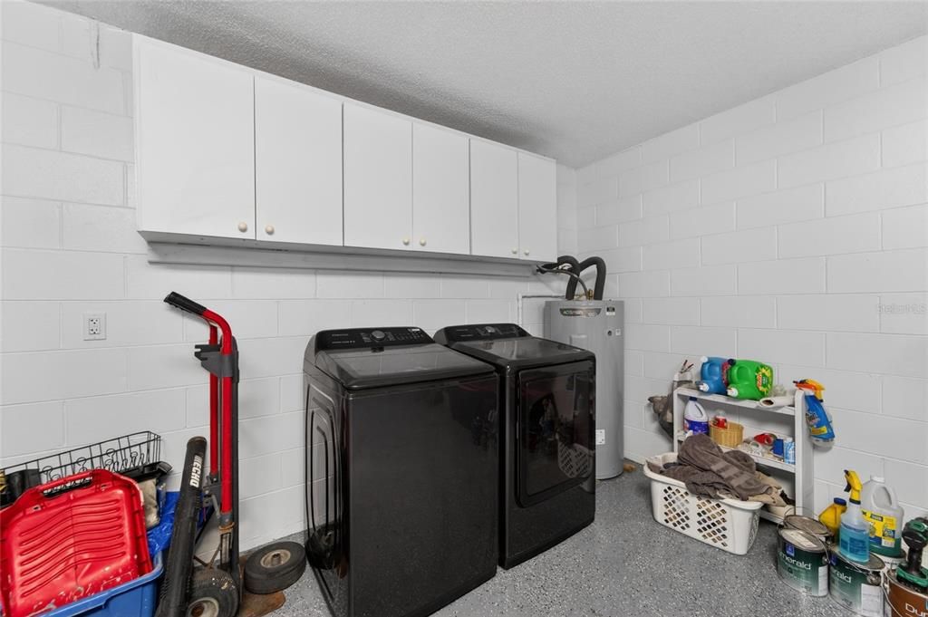 Activo con contrato: $420,000 (4 camas, 2 baños, 1713 Pies cuadrados)