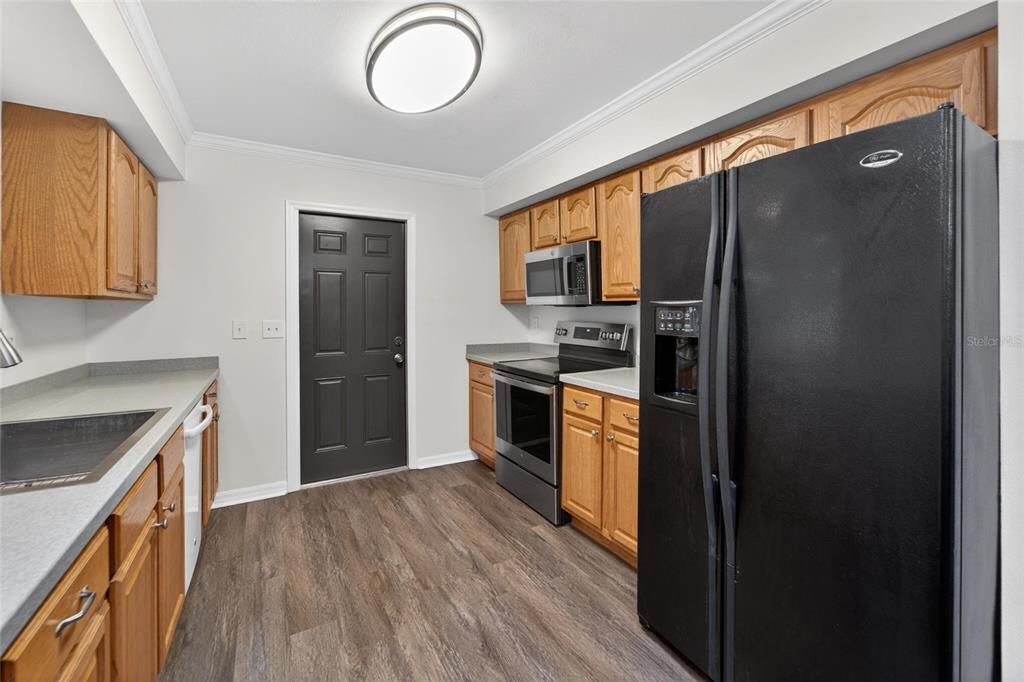 Activo con contrato: $420,000 (4 camas, 2 baños, 1713 Pies cuadrados)