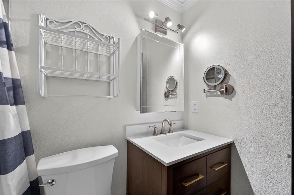 Activo con contrato: $420,000 (4 camas, 2 baños, 1713 Pies cuadrados)