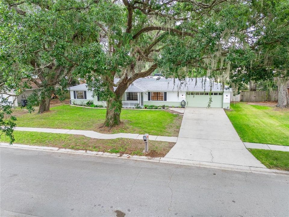 Activo con contrato: $420,000 (4 camas, 2 baños, 1713 Pies cuadrados)
