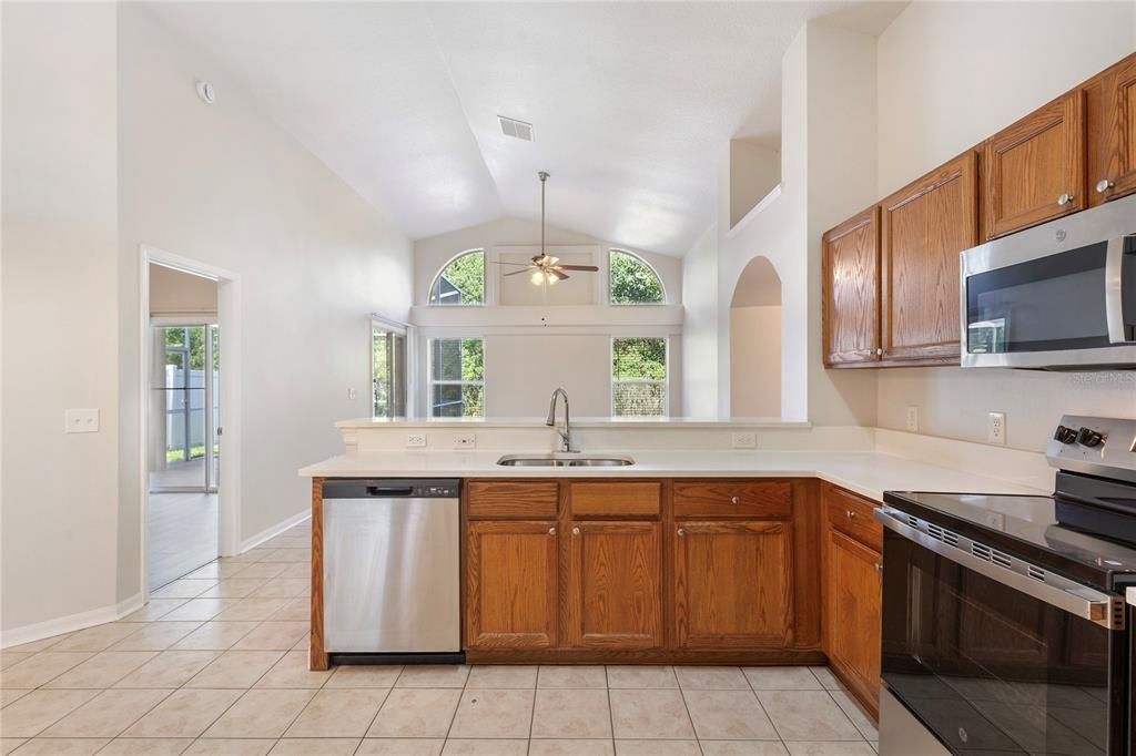 Activo con contrato: $339,900 (3 camas, 2 baños, 1643 Pies cuadrados)