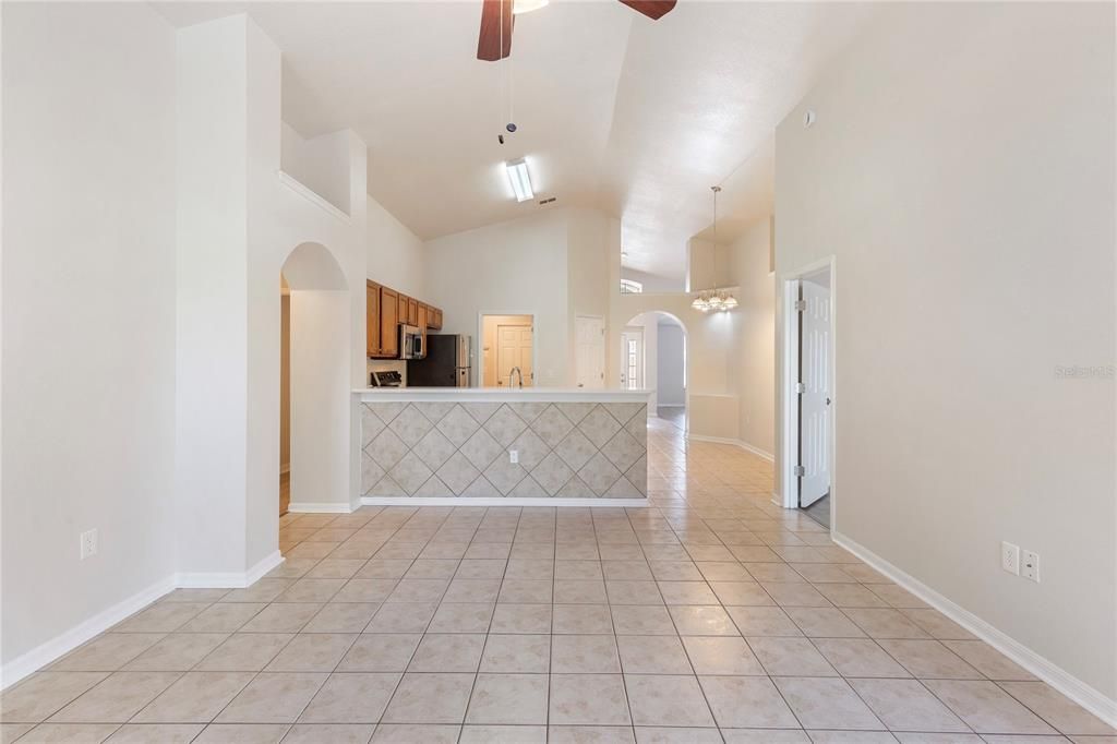 Activo con contrato: $339,900 (3 camas, 2 baños, 1643 Pies cuadrados)