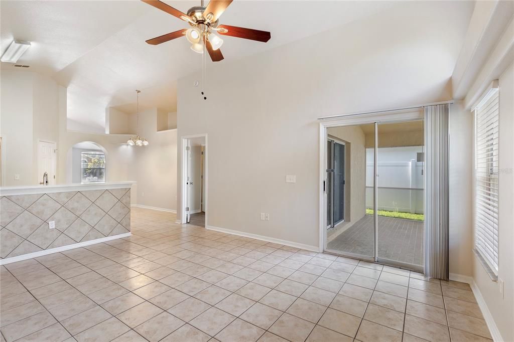 Activo con contrato: $339,900 (3 camas, 2 baños, 1643 Pies cuadrados)