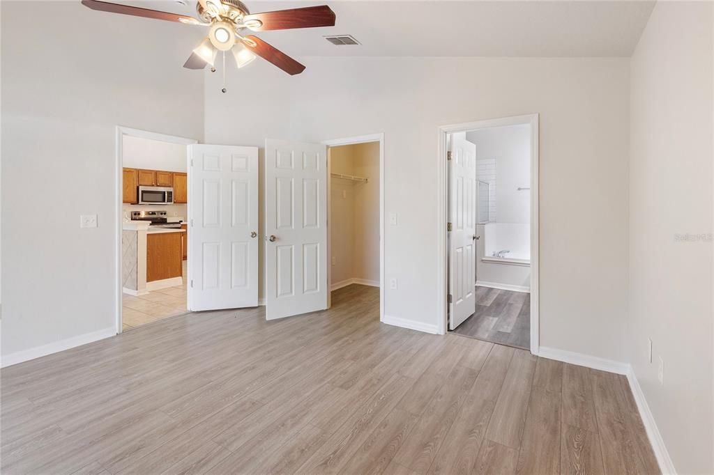 Activo con contrato: $339,900 (3 camas, 2 baños, 1643 Pies cuadrados)