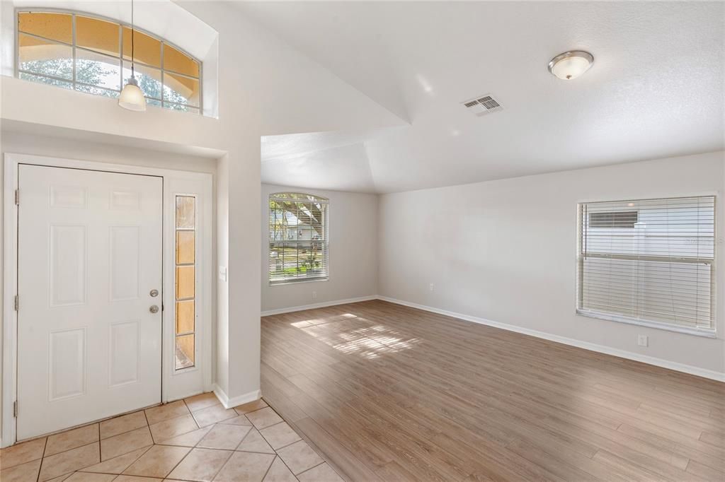Activo con contrato: $339,900 (3 camas, 2 baños, 1643 Pies cuadrados)