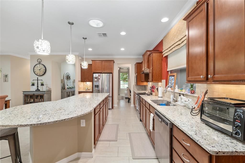 Active With Contract: $399,000 (2 beds, 2 baths, 1978 Square Feet)