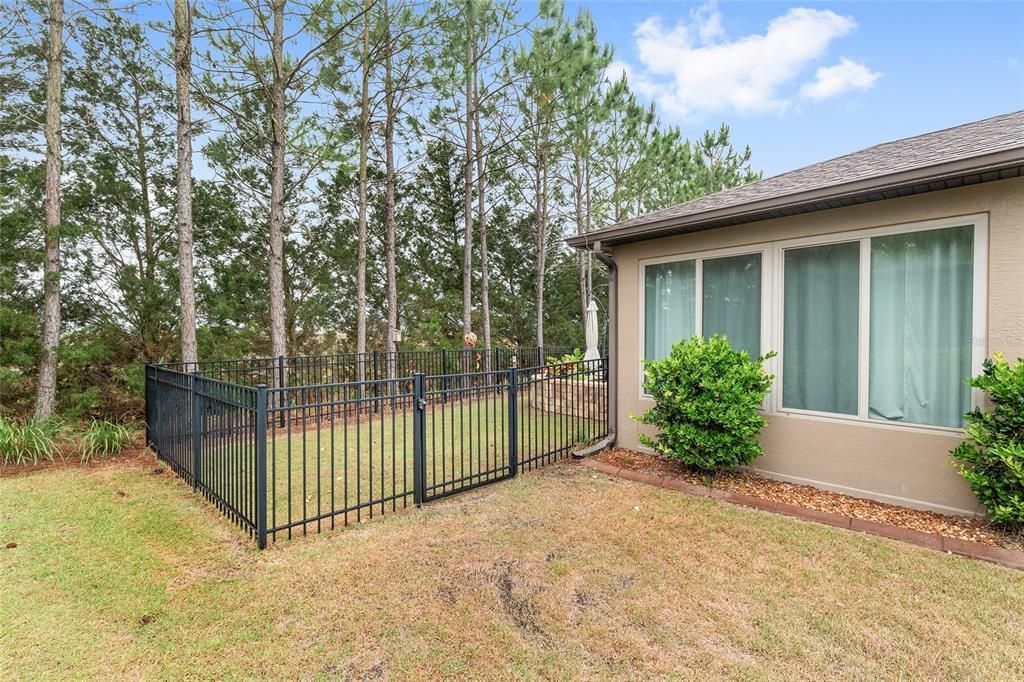 Active With Contract: $399,000 (2 beds, 2 baths, 1978 Square Feet)