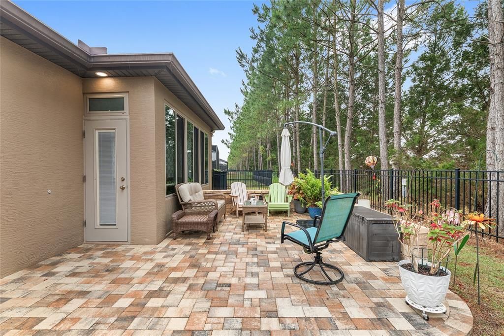 Active With Contract: $399,000 (2 beds, 2 baths, 1978 Square Feet)