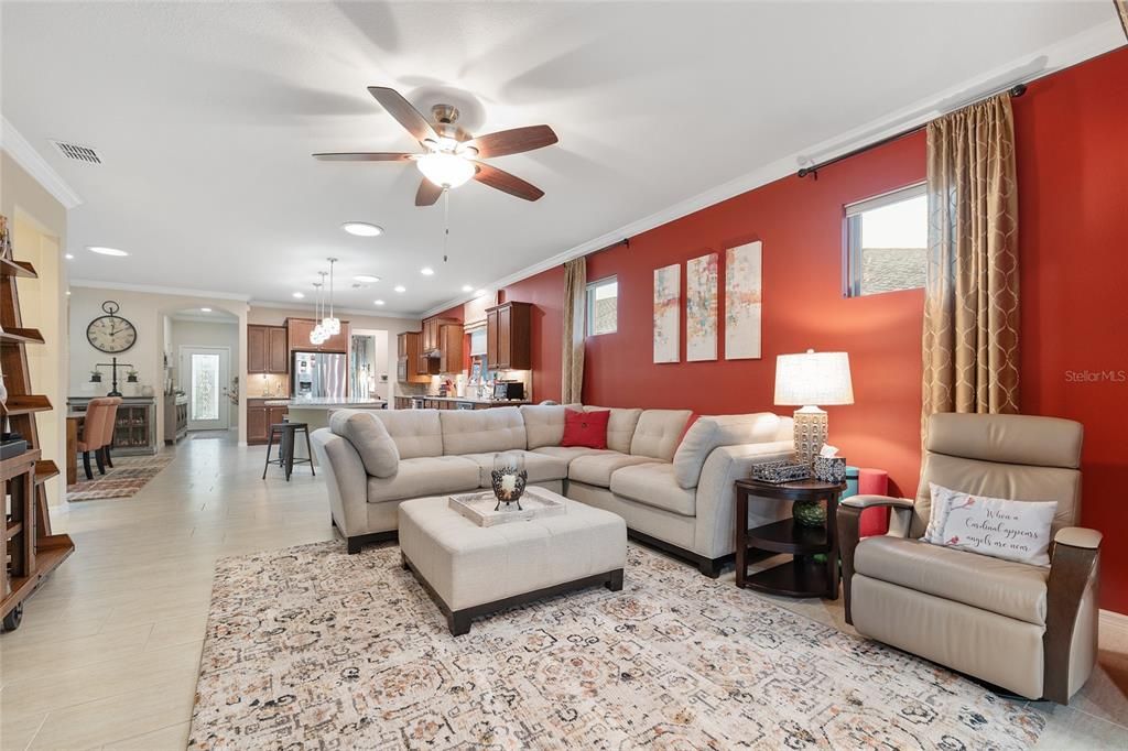 Active With Contract: $399,000 (2 beds, 2 baths, 1978 Square Feet)