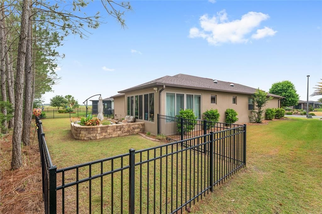 Active With Contract: $399,000 (2 beds, 2 baths, 1978 Square Feet)