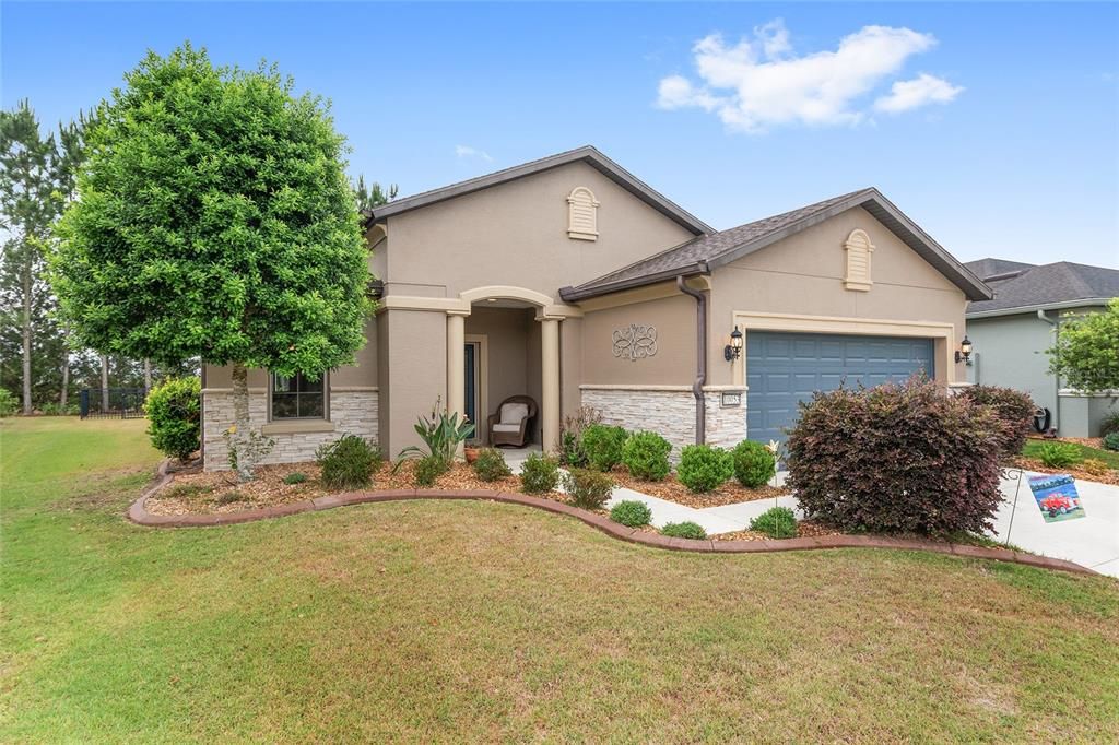 Active With Contract: $399,000 (2 beds, 2 baths, 1978 Square Feet)