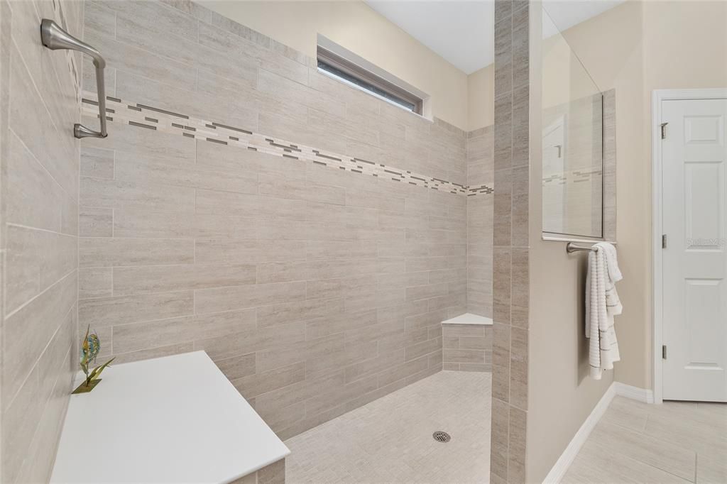 Active With Contract: $399,000 (2 beds, 2 baths, 1978 Square Feet)