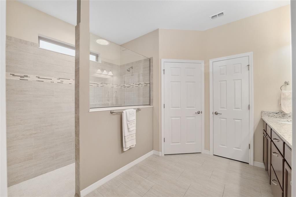Active With Contract: $399,000 (2 beds, 2 baths, 1978 Square Feet)