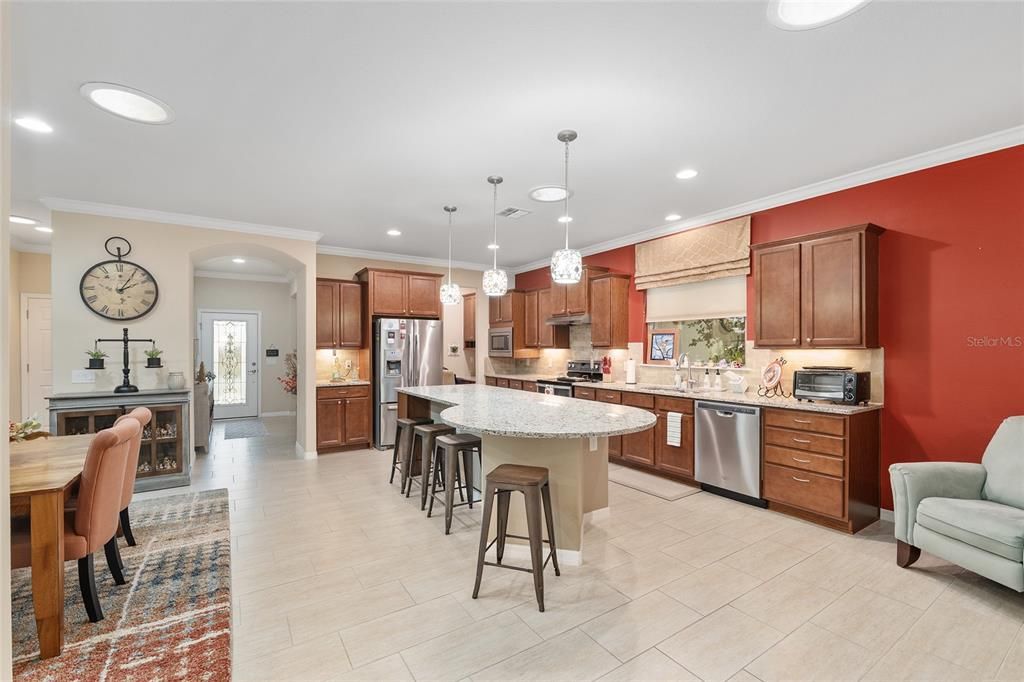 Active With Contract: $399,000 (2 beds, 2 baths, 1978 Square Feet)