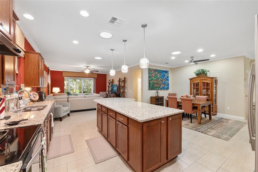 Active With Contract: $399,000 (2 beds, 2 baths, 1978 Square Feet)