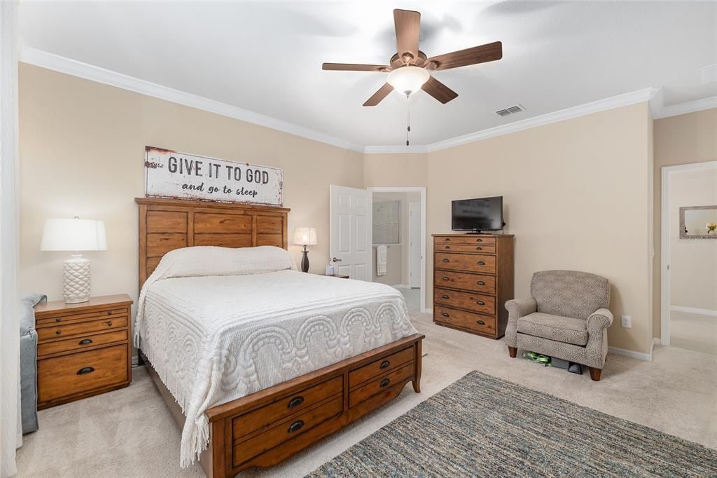 Active With Contract: $399,000 (2 beds, 2 baths, 1978 Square Feet)