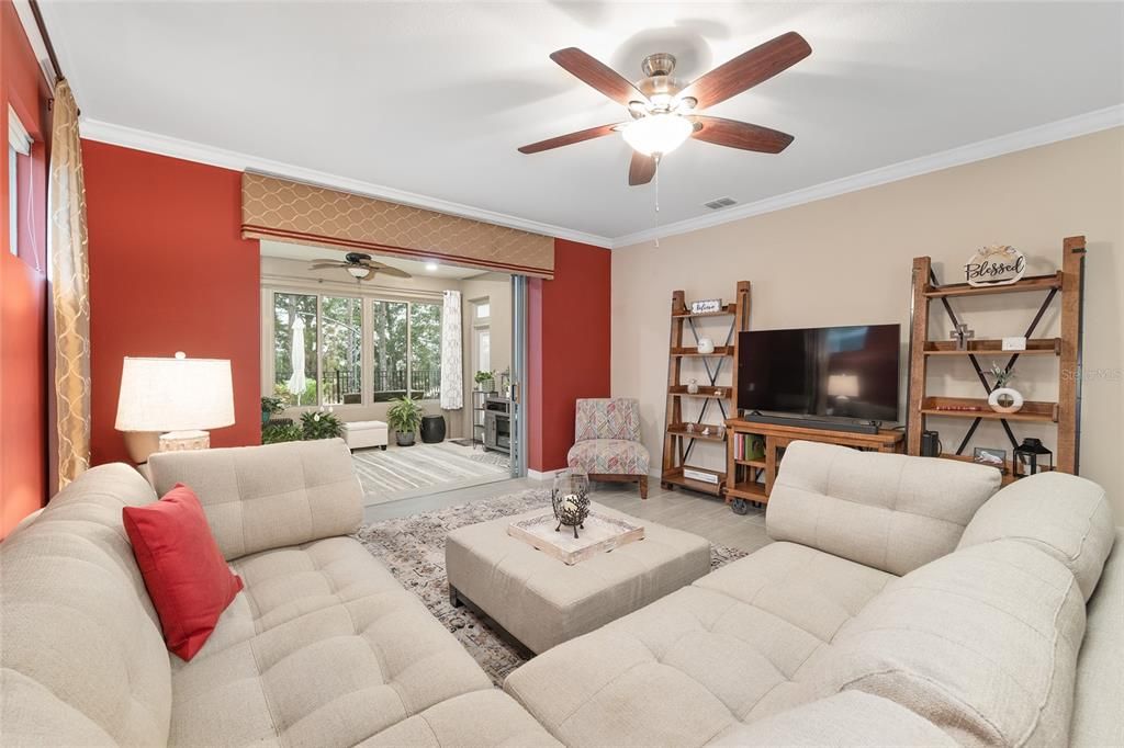 Active With Contract: $399,000 (2 beds, 2 baths, 1978 Square Feet)