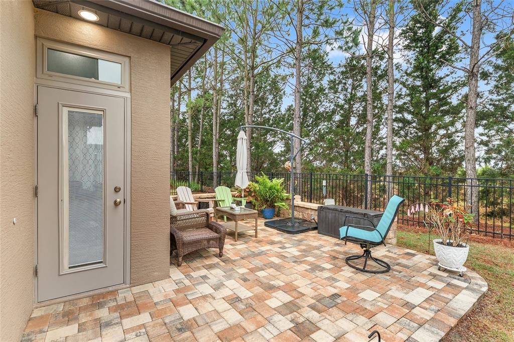 Active With Contract: $399,000 (2 beds, 2 baths, 1978 Square Feet)
