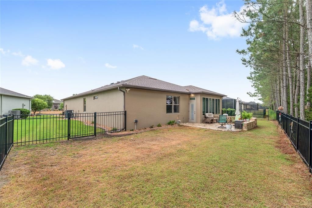Active With Contract: $399,000 (2 beds, 2 baths, 1978 Square Feet)
