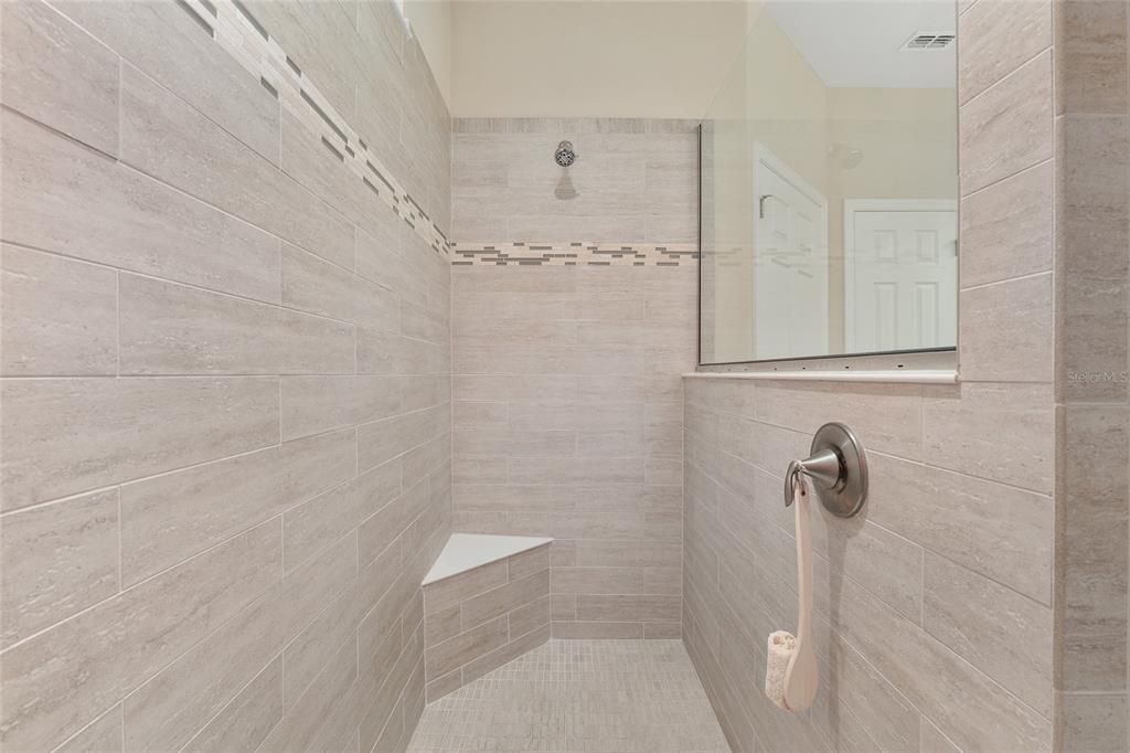 Active With Contract: $399,000 (2 beds, 2 baths, 1978 Square Feet)
