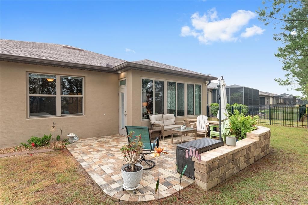 Active With Contract: $399,000 (2 beds, 2 baths, 1978 Square Feet)