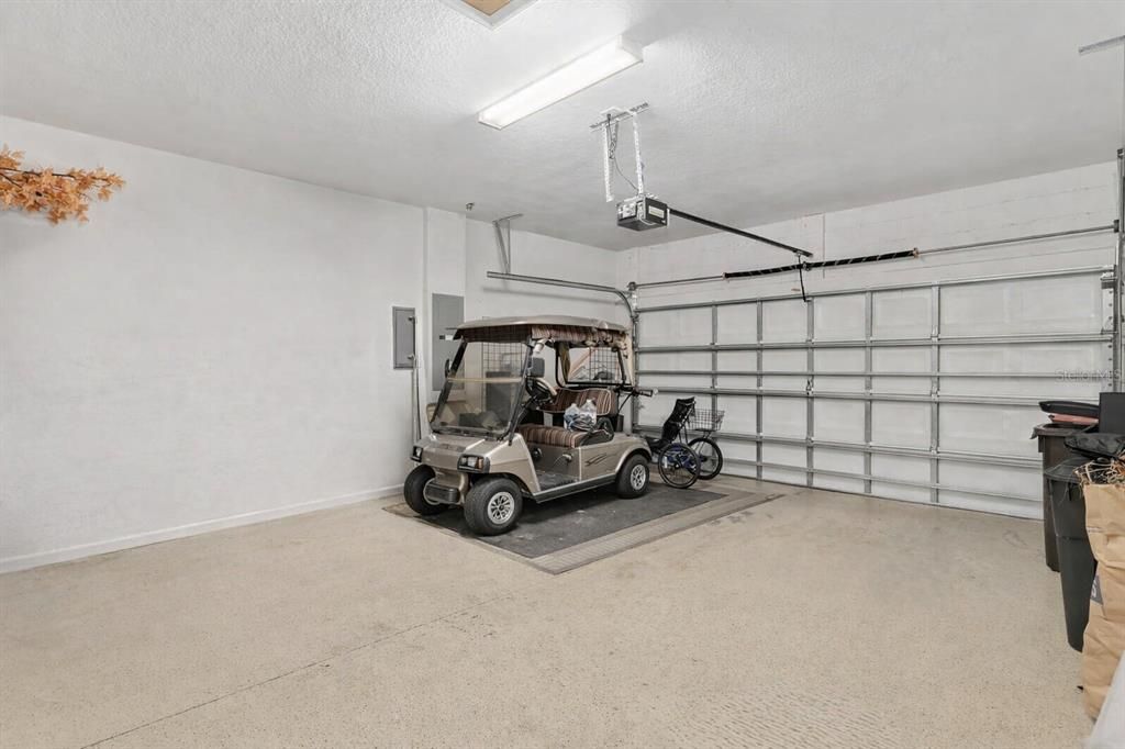 Active With Contract: $399,000 (2 beds, 2 baths, 1978 Square Feet)