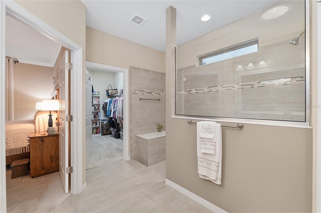 Active With Contract: $399,000 (2 beds, 2 baths, 1978 Square Feet)