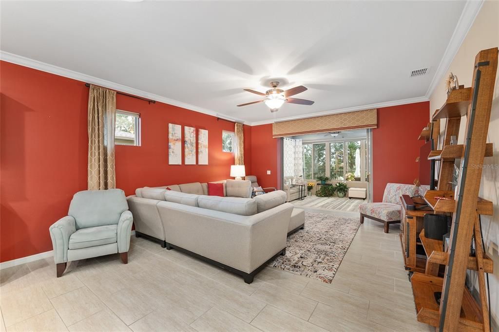 Active With Contract: $399,000 (2 beds, 2 baths, 1978 Square Feet)