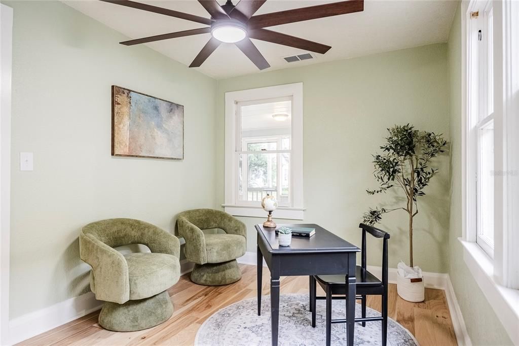 For Sale: $260,000 (3 beds, 1 baths, 837 Square Feet)