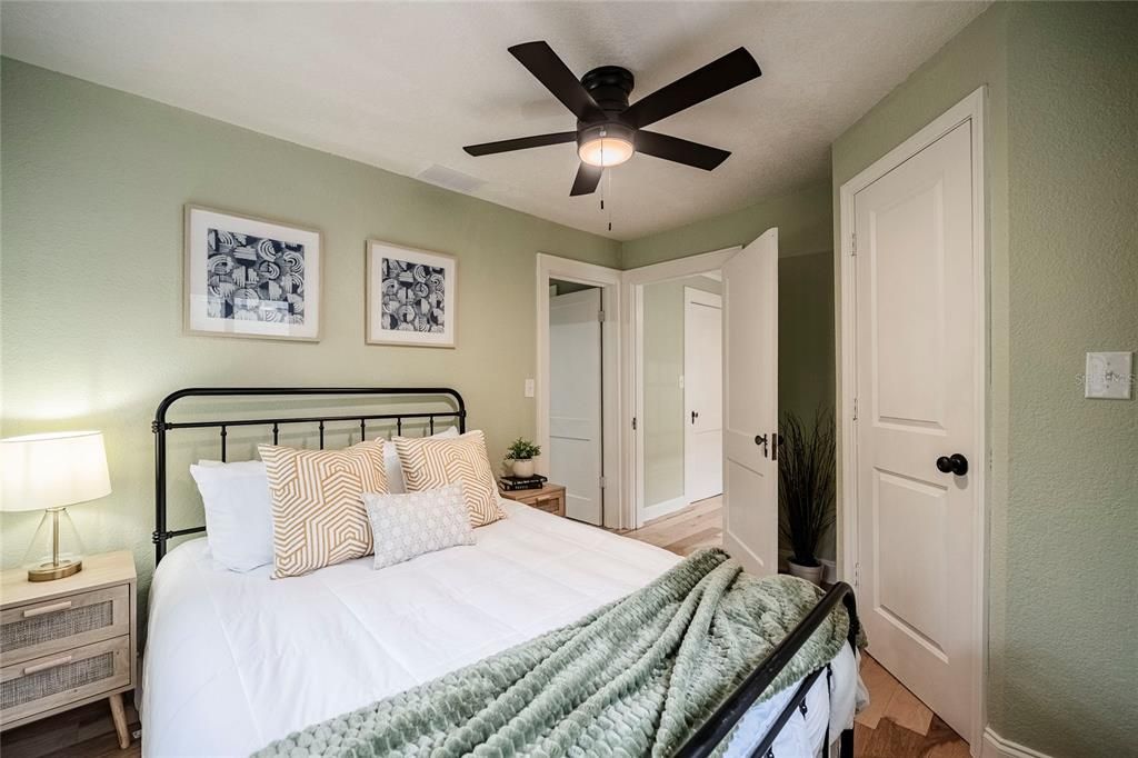 For Sale: $260,000 (3 beds, 1 baths, 837 Square Feet)