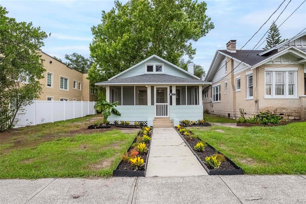 For Sale: $260,000 (3 beds, 1 baths, 837 Square Feet)