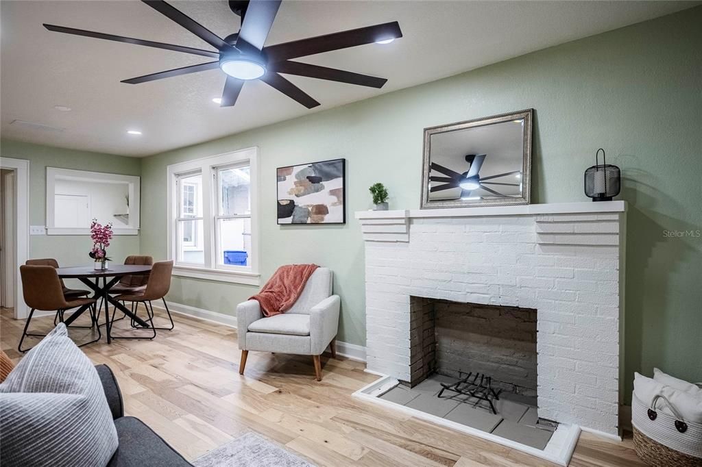 For Sale: $260,000 (3 beds, 1 baths, 837 Square Feet)
