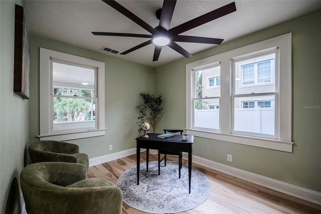 For Sale: $260,000 (3 beds, 1 baths, 837 Square Feet)