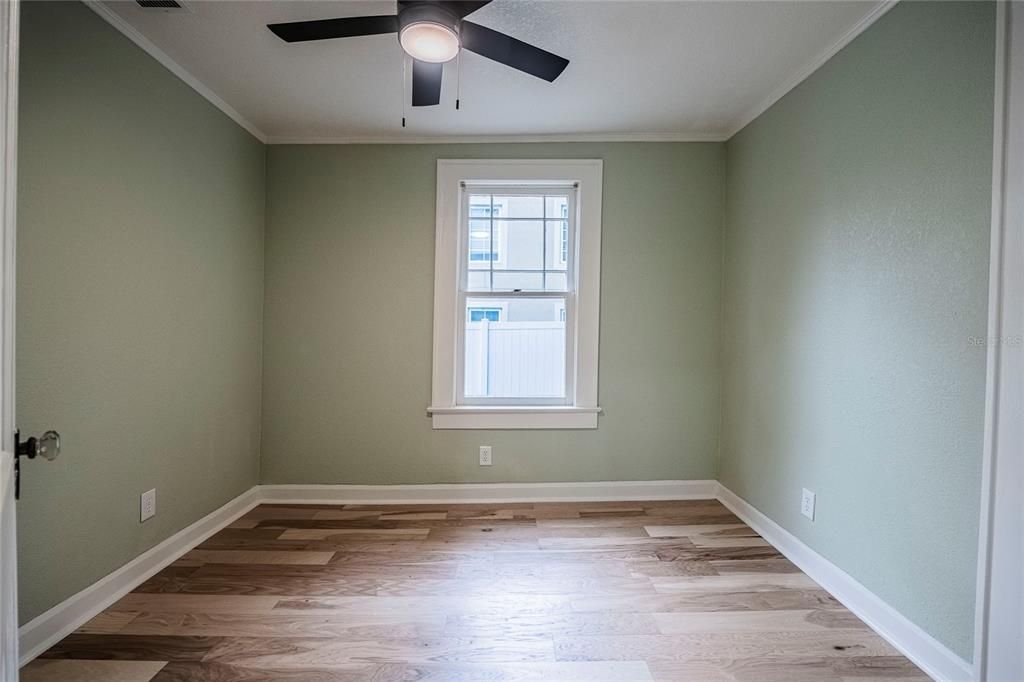 For Sale: $260,000 (3 beds, 1 baths, 837 Square Feet)
