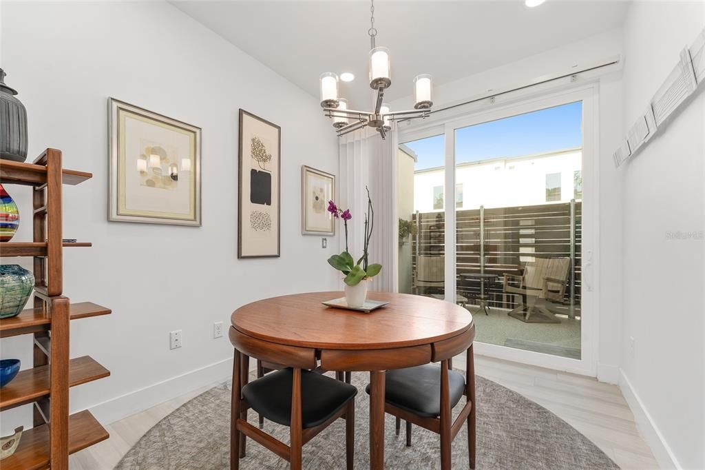 Active With Contract: $424,900 (3 beds, 2 baths, 1640 Square Feet)