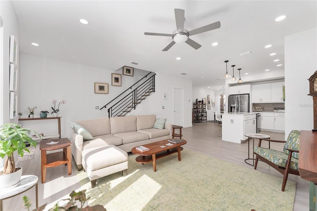 Active With Contract: $424,900 (3 beds, 2 baths, 1640 Square Feet)