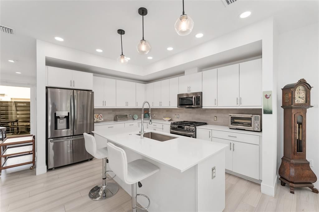 Active With Contract: $424,900 (3 beds, 2 baths, 1640 Square Feet)