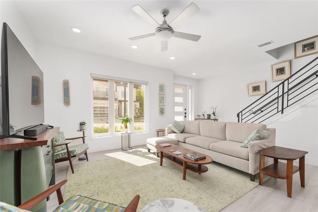 Active With Contract: $424,900 (3 beds, 2 baths, 1640 Square Feet)