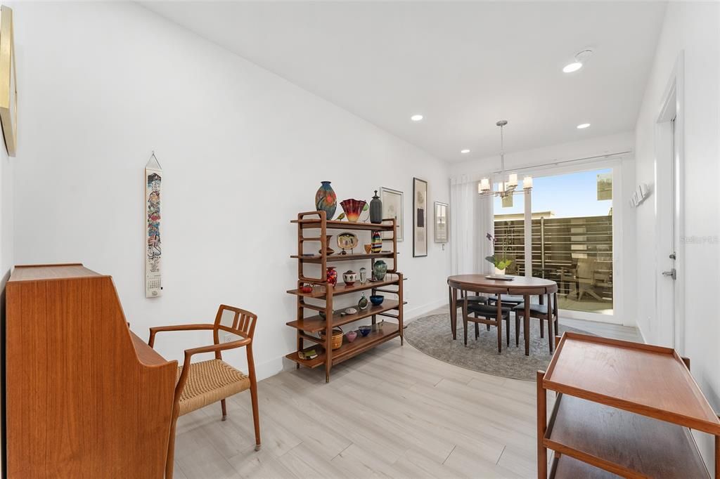 Active With Contract: $424,900 (3 beds, 2 baths, 1640 Square Feet)