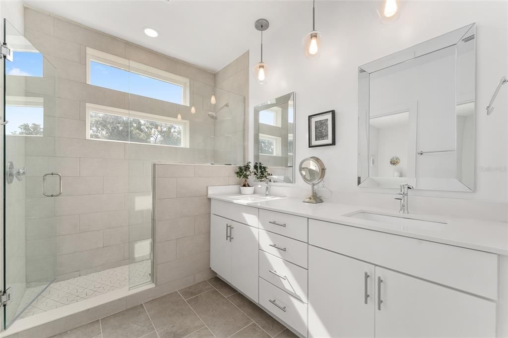 Active With Contract: $424,900 (3 beds, 2 baths, 1640 Square Feet)