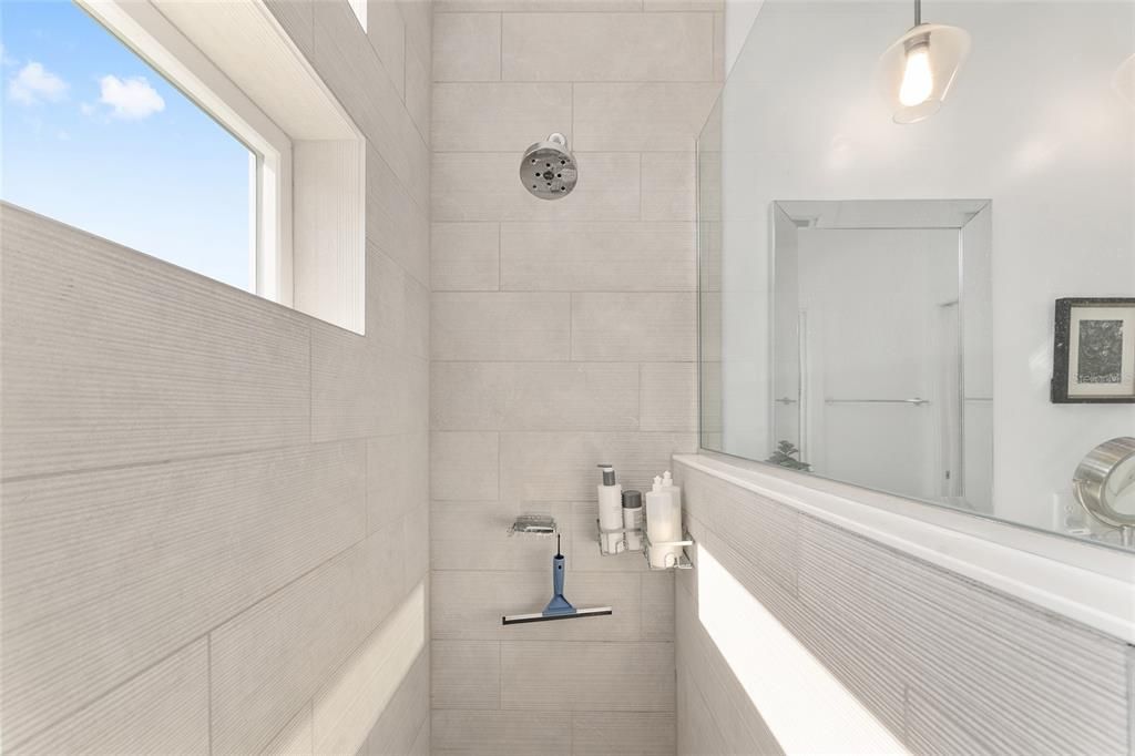 Active With Contract: $424,900 (3 beds, 2 baths, 1640 Square Feet)