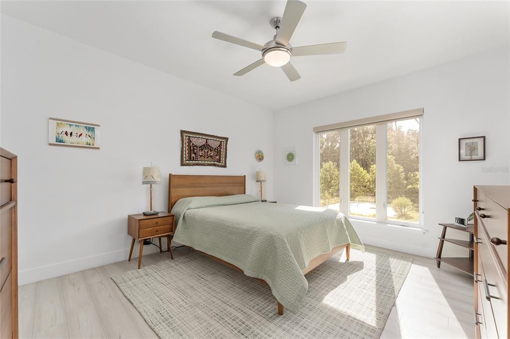 Active With Contract: $424,900 (3 beds, 2 baths, 1640 Square Feet)