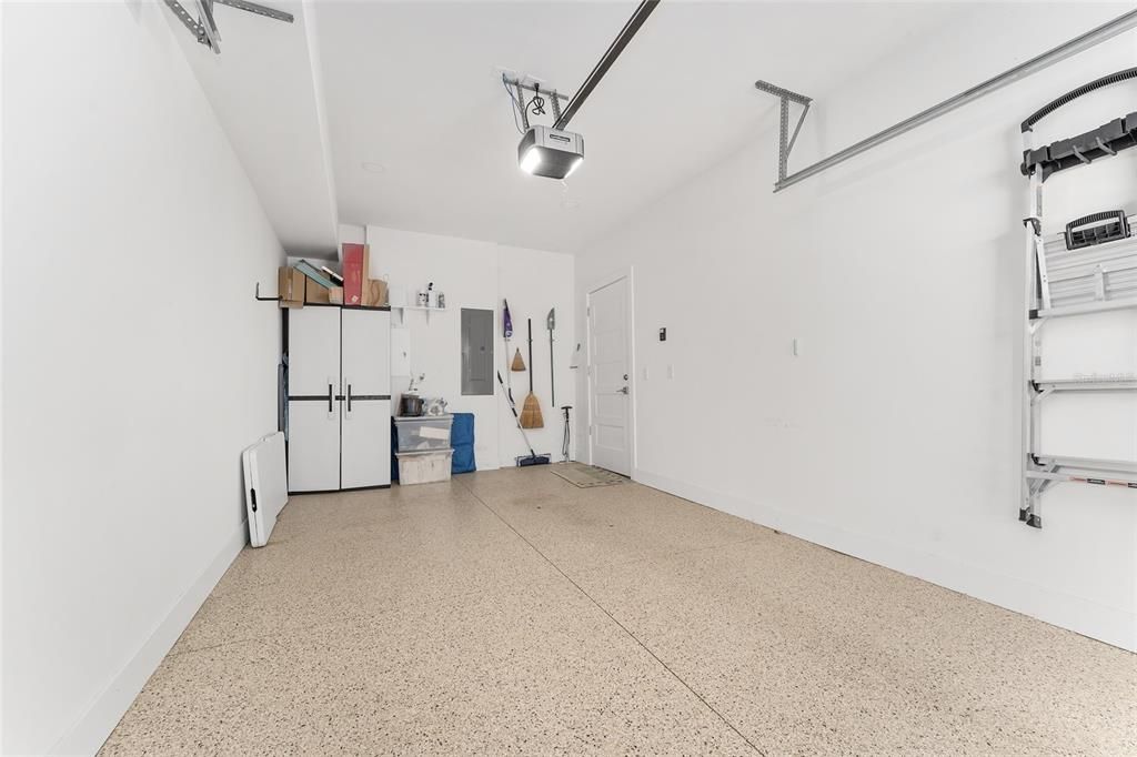 Active With Contract: $424,900 (3 beds, 2 baths, 1640 Square Feet)