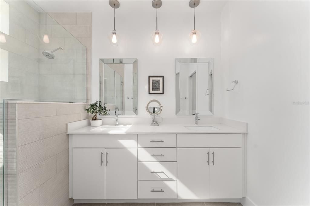 Active With Contract: $424,900 (3 beds, 2 baths, 1640 Square Feet)