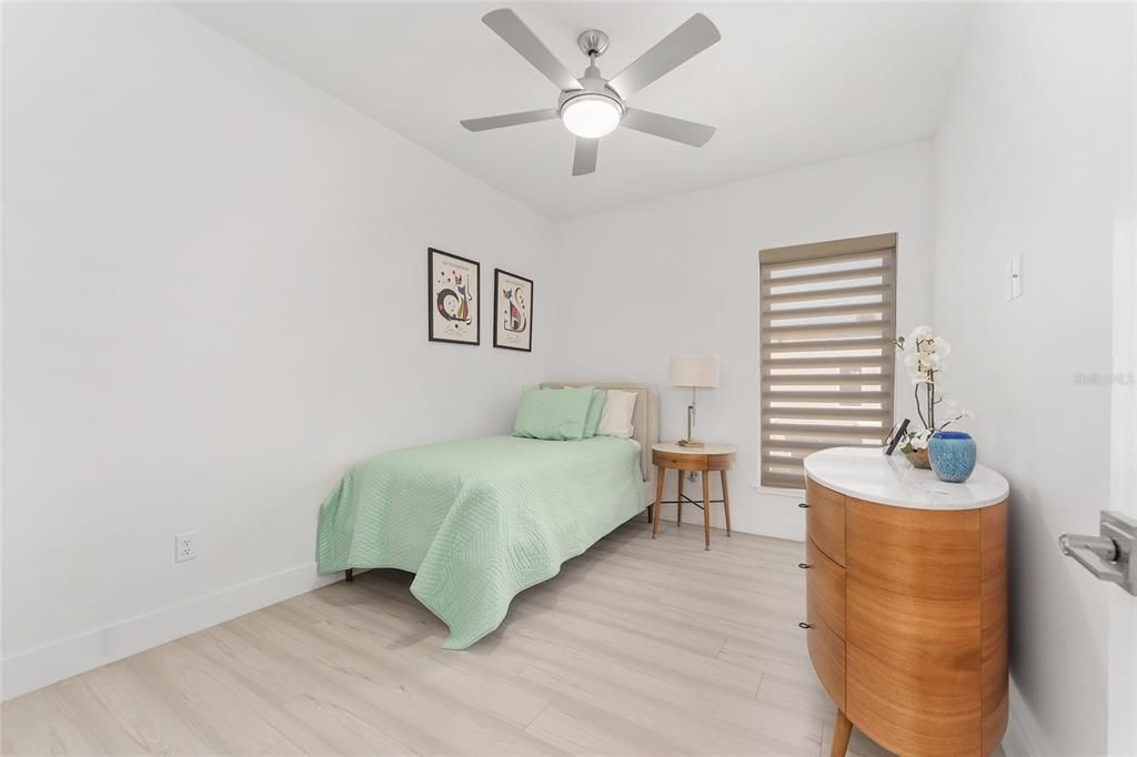 Active With Contract: $424,900 (3 beds, 2 baths, 1640 Square Feet)